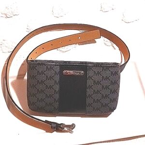 Elegant! Michael Kors MK  Adjustable Belt Bag/Crossbody Bag ⚜️